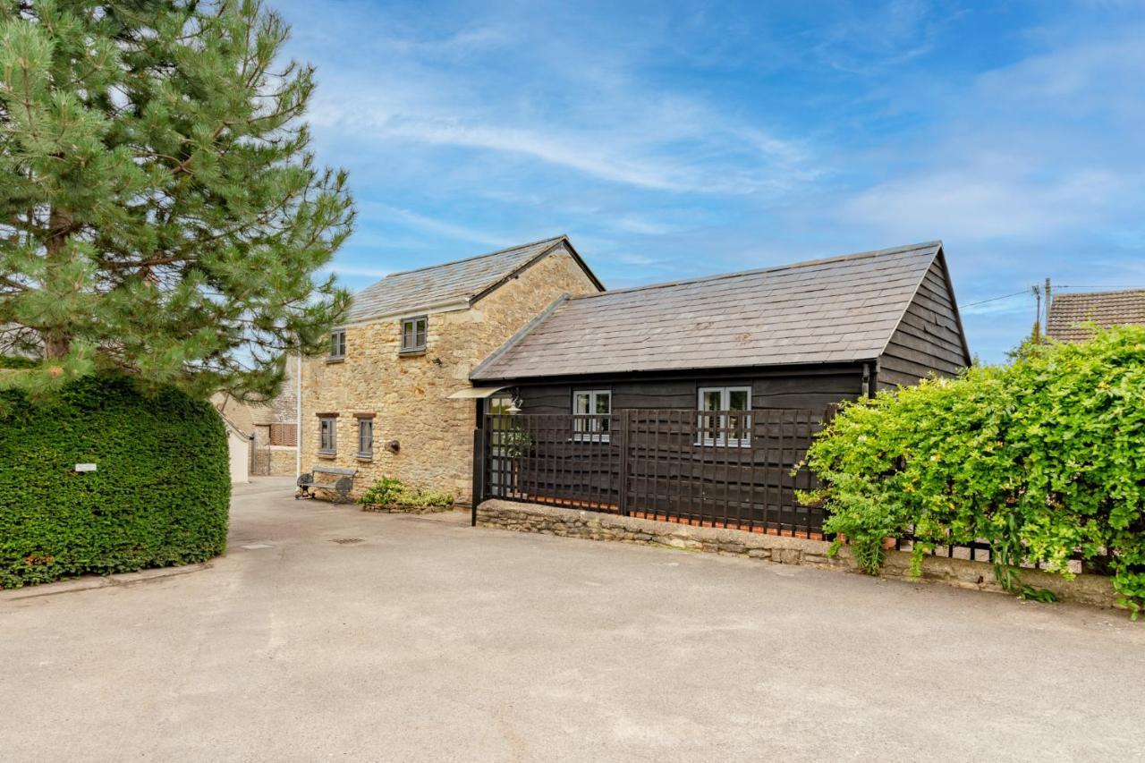 Buff Lodge Tackley Exterior photo
